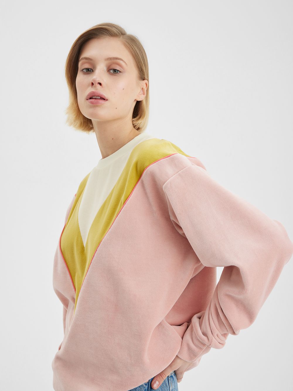 Свитшот с угловой вставкой пудра/горчица
