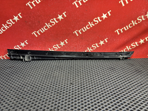 Накладка двери левой