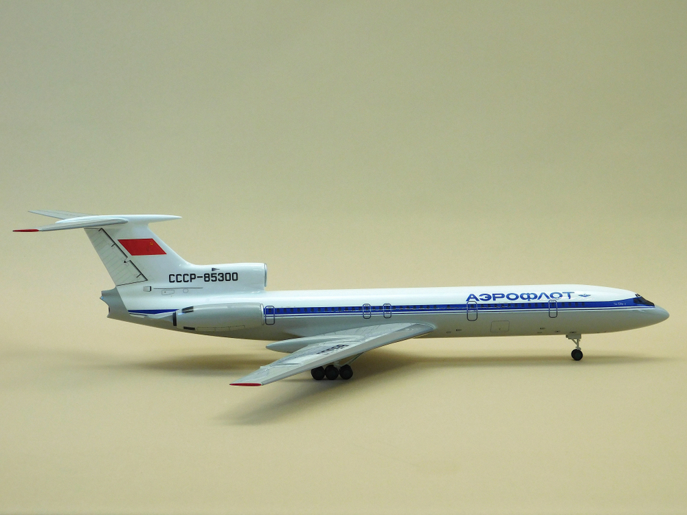 Модель самолета Ту-154Б-2 (М1:100, Аэрофлот СССР-85300 с шасси)