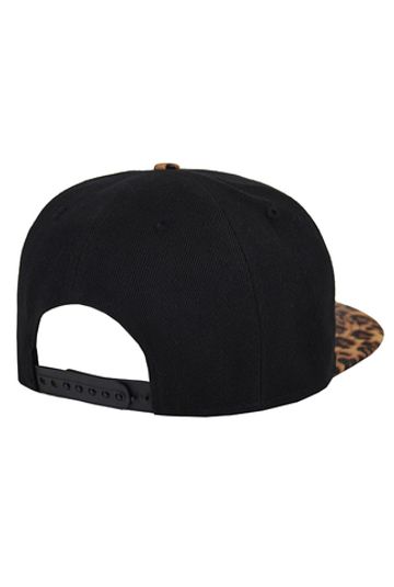 Бейсболка черная с леопардовым козырьком и застежкой сзади