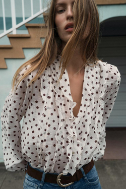 ZARA БЛУЗА С ВОЛАНАМИ, ЭКРЮ/КОРИЧНЕВЫЙ