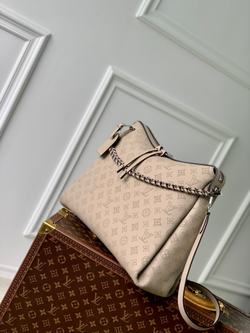 Louis Vuitton Hand It All MM