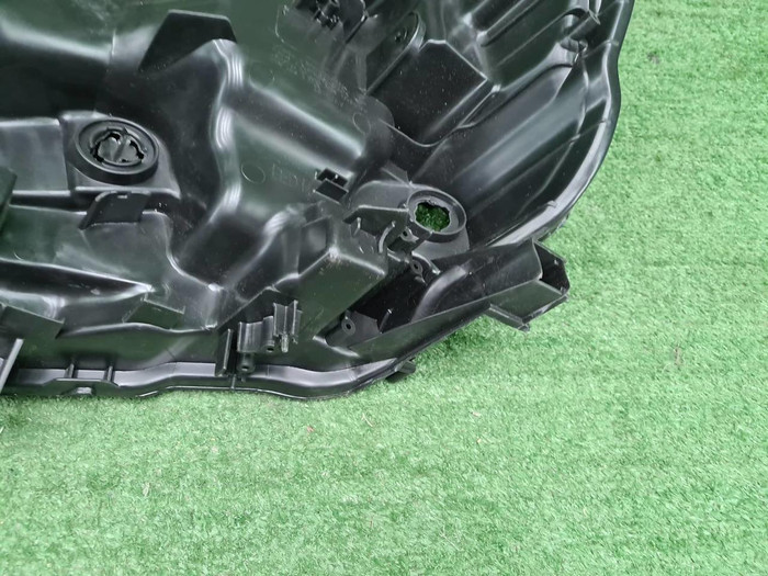 Корпус фары правый Toyota Land Cruiser 200 (15-21)