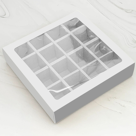 Коробка для 16 конфет с окном (обечайкой) БЕЛЫЙ  17,7*17,7*3,8 мм