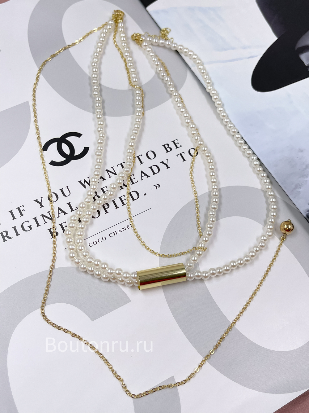 Колье тройное с жемчугом и золотистой цепочкой