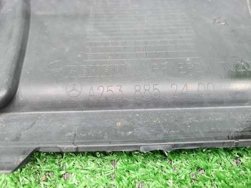 Решетка перед. бампера Mercedes GLC X253 15-19 AMG