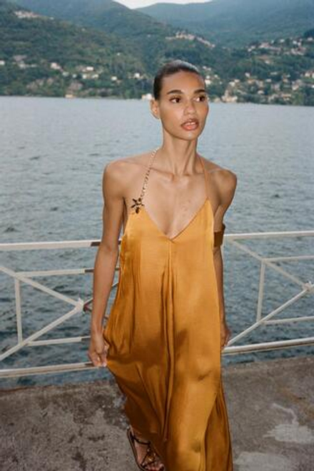 ZARA АТЛАСНОЕ ПЛАТЬЕ-МИДИ С ФУРНИТУРОЙ, ОТТЕНОК ОРАНЖЕВОГО