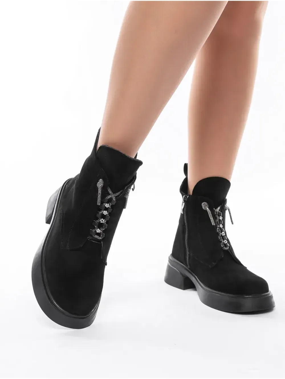 Зимние ботинки на высокой платформе