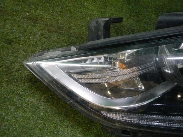 Битая Фара левая Hyundai Elantra 6 AD (2015-2019) ксенон