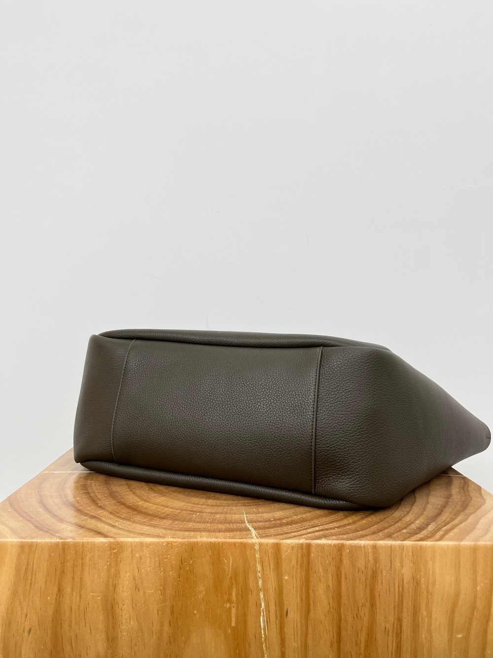 LE 5 À 7 BEA ИЗ ЗЕРНИСТОЙ КОЖИ