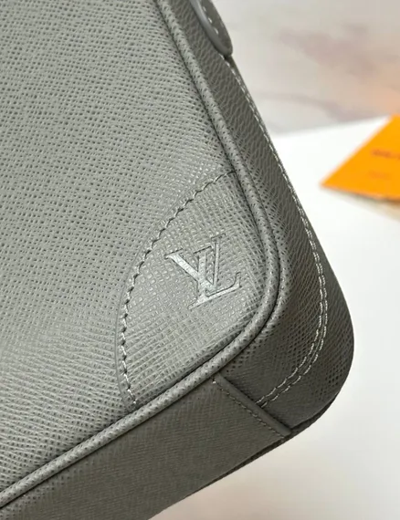 Портфель Louis Vuitton Porte Documents Voyage PM кожа Taiga