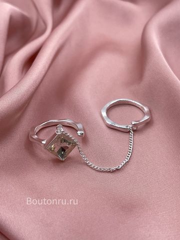Кольцо двойное серебристое с цепью и камнем