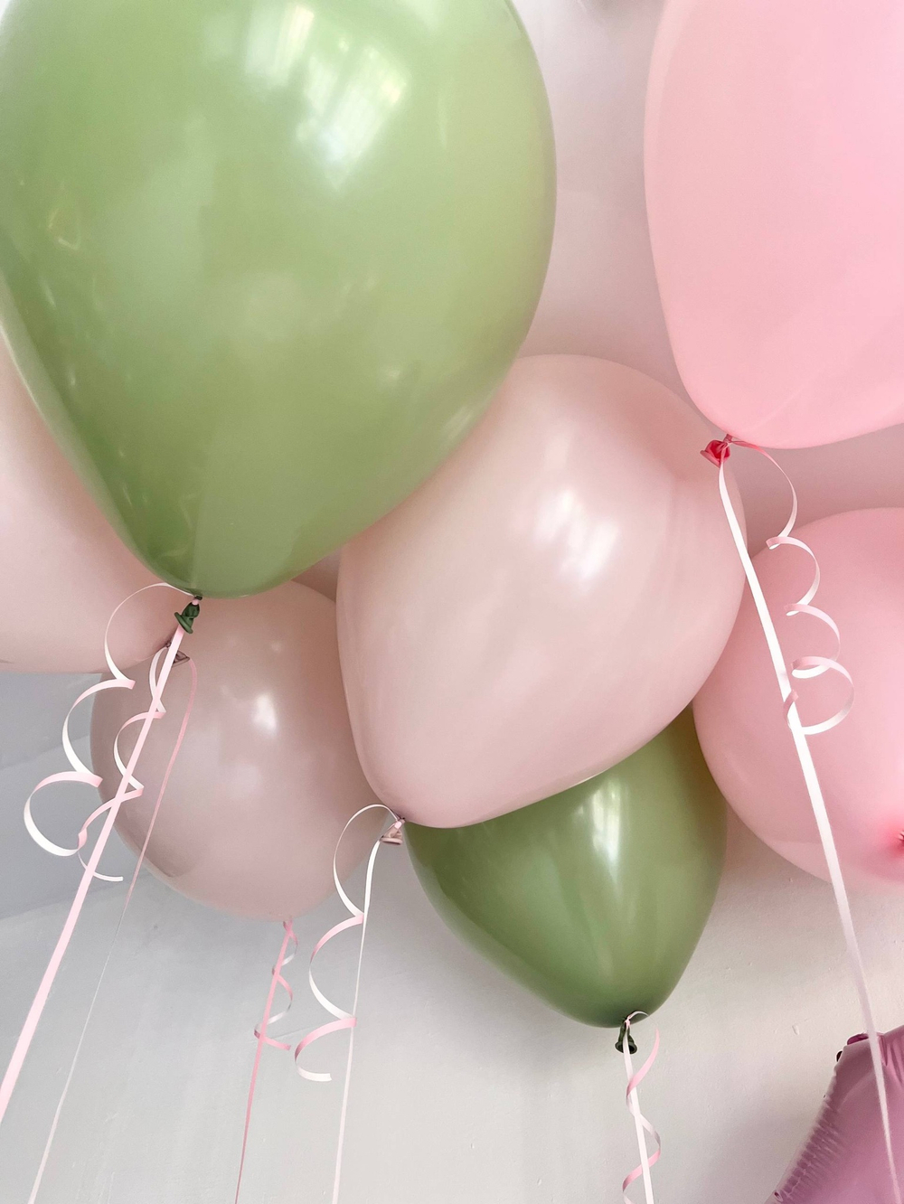 Воздушные шары на 18 лет девушке большая розовая коробка сюрприз №3544