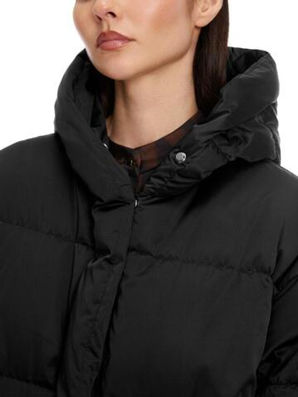 Marc Cain Пуховик стеганый с капюшоном