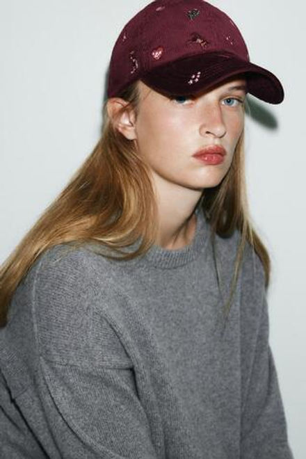 ZARA ВЕЛЬВЕТОВАЯ КЕПКА С ВЫШИВКОЙ, БУРГУНДИ