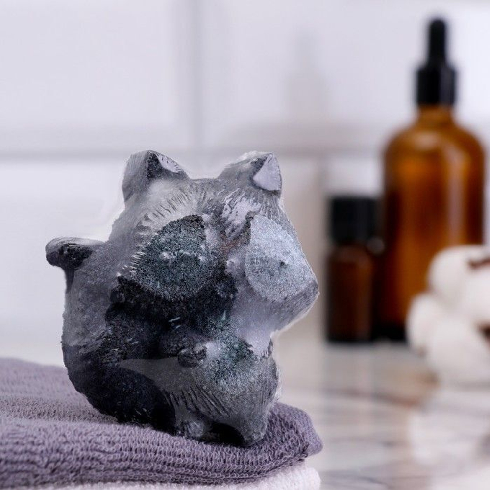 Бомбочка для ванны Енотик с ароматом личи и пиона - 100 гр. (Цвет: не задано)