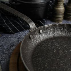 Сковорода для подачи 24 см h3,3 см круглая "Vintage Blued" углерод. сталь ИНДУКЦИЯ P.L.