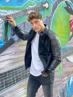 Кожаная куртка со вставками из питона