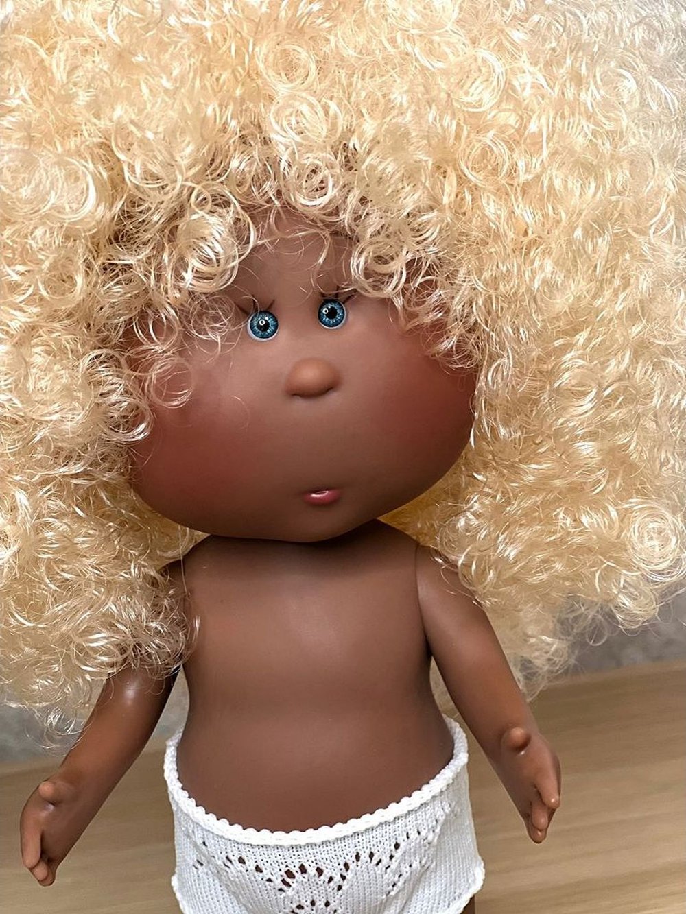Кукла Nines виниловая 30см MIA без одежды (3000W10A1)