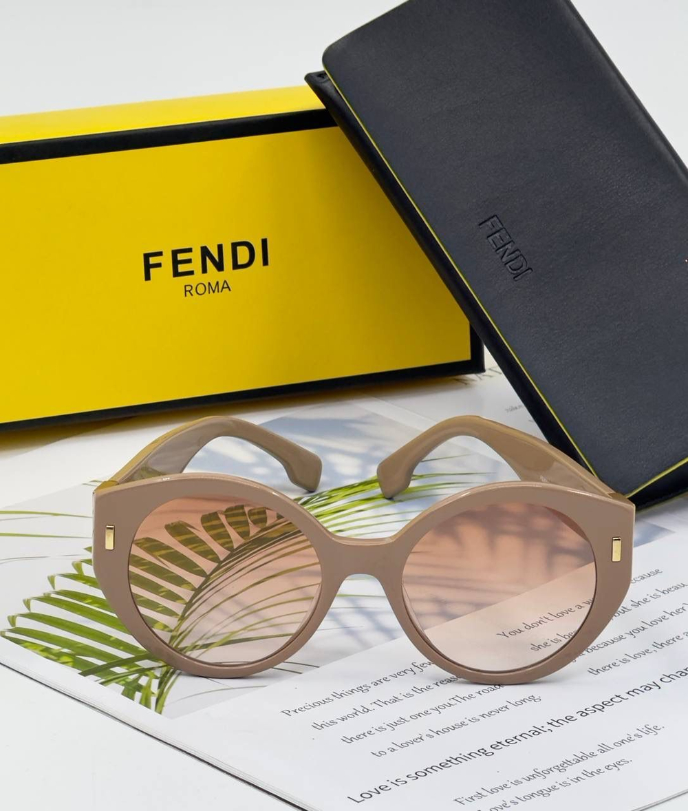 Солнцезащитные очки Fendi