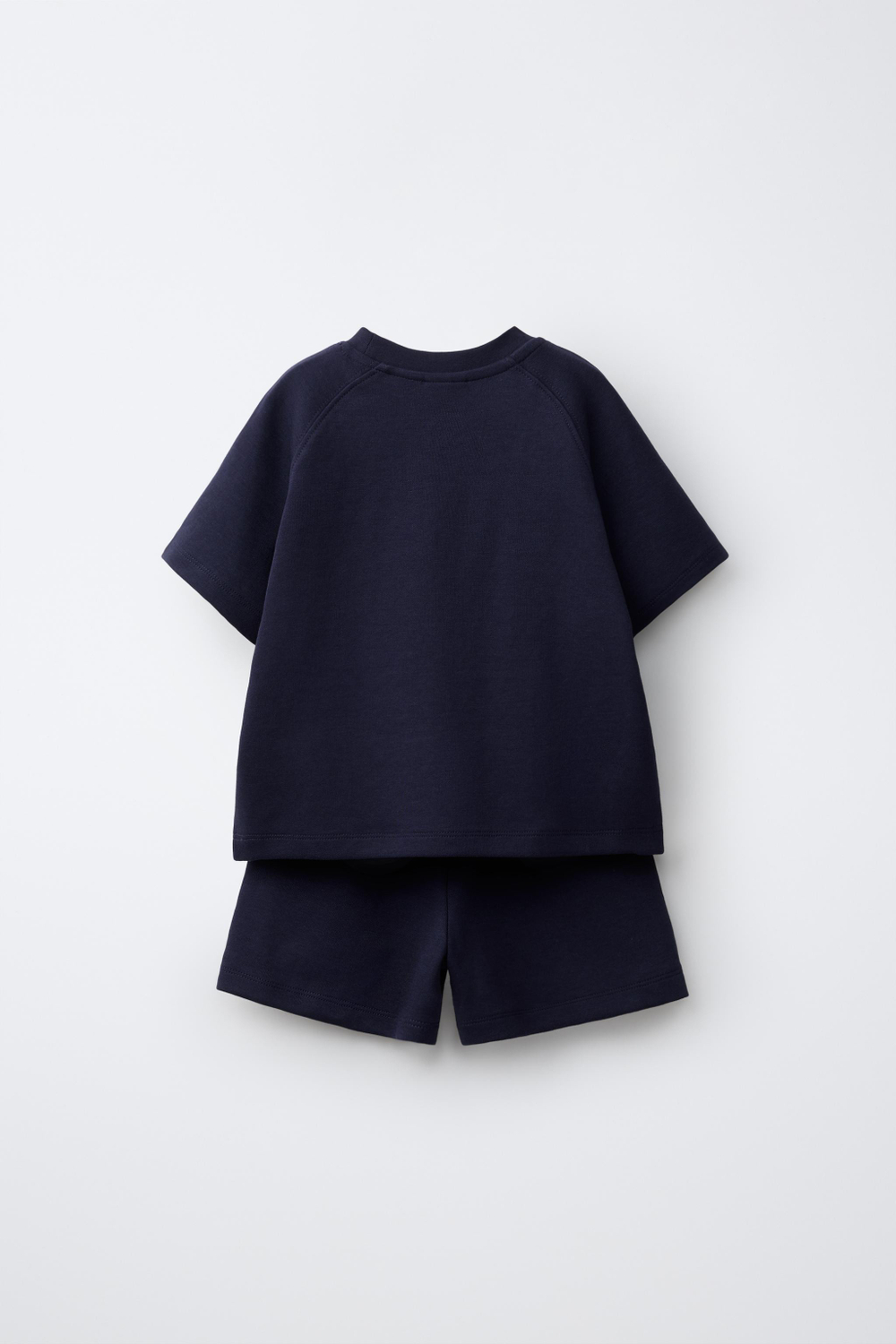 ZARA КОМПЛЕКТ ИЗ ФУТБОЛКИ И ШОРТОВ ИНТЕРЛОК, МОРСКОЙ СИНИЙ