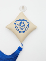 Ромб объемный на присоске SCANIA (экокожа, бежевый, синяя вышивка, кисть)