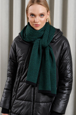 8381 Шарф женский (черно-зеленый)