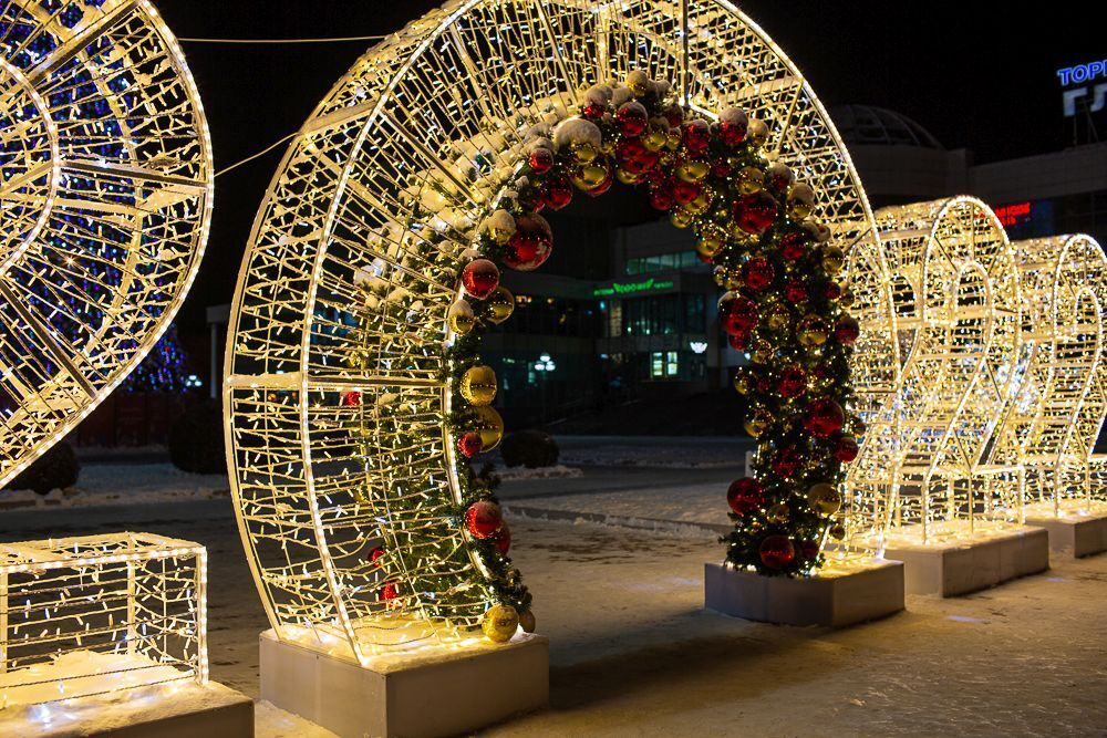 новогодние цифры с аркой -светящиеся фигуры