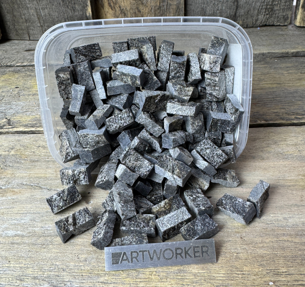 Колотый натуральный камень NS306, 350гр