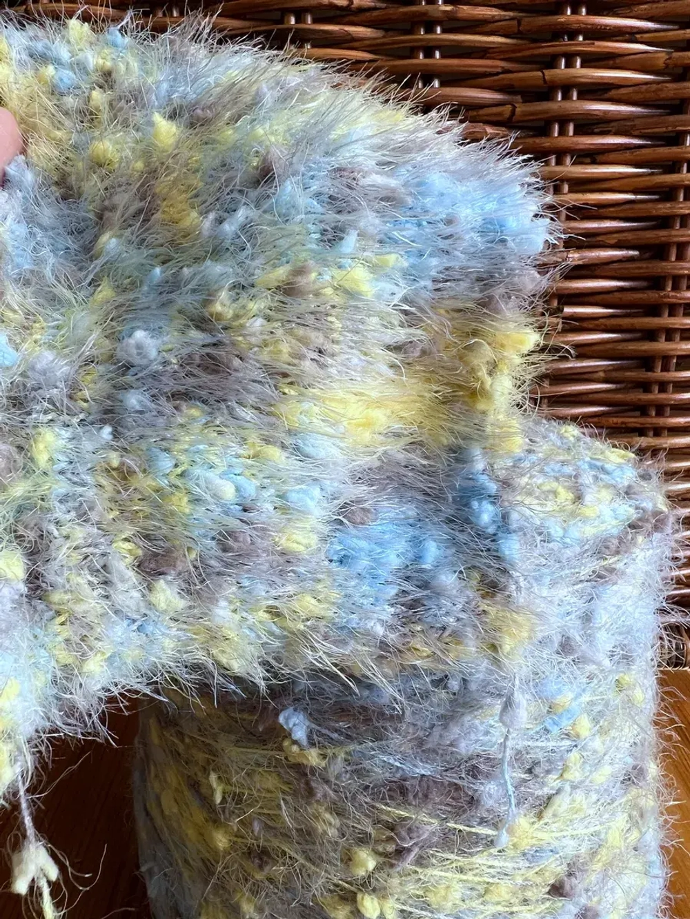 Пряжа  декоративная с ворсом и шишибриками