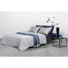 Комплект постельного белья полутораспальный из сатина светло-серого цвета из коллекции Essential
