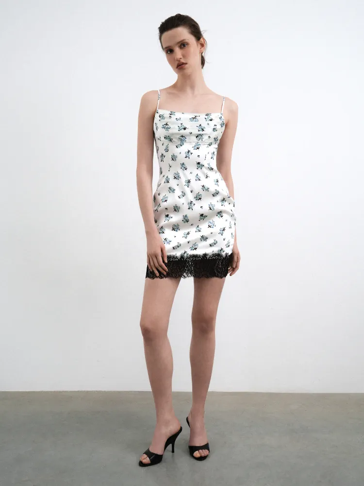 Кэссиди мини (Cassidy mini), платье мини из молочного атласа с цветочным принтом, с отделкой кружевом