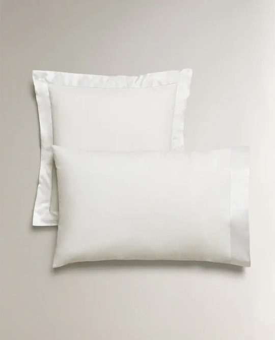ZARA HOME НАВОЛОЧКА С ШЕЛКОВОЙ КАЙМОЙ, СЕРЫЙ