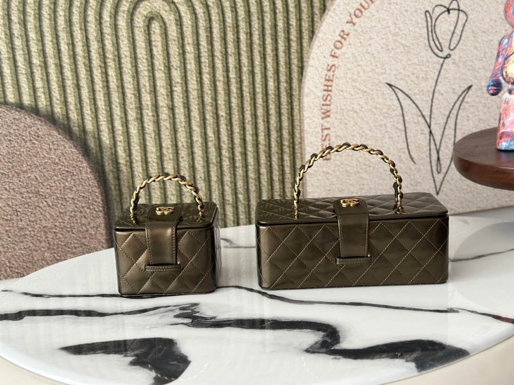 Chanel Bag (2 sizes)