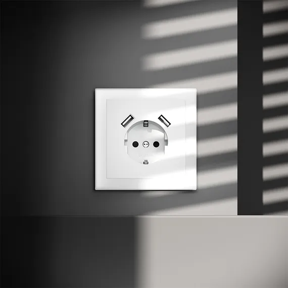 Розетка встраиваемая VOLTUM S70 с заземлением и защитными шторками, 16А, с USB, A+A, (белый матовый) vls040402