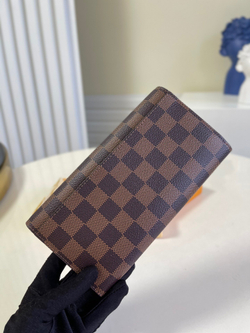 Louis Vuitton Sarah Wallet