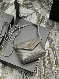 Saint Laurent Loulou 20 cm