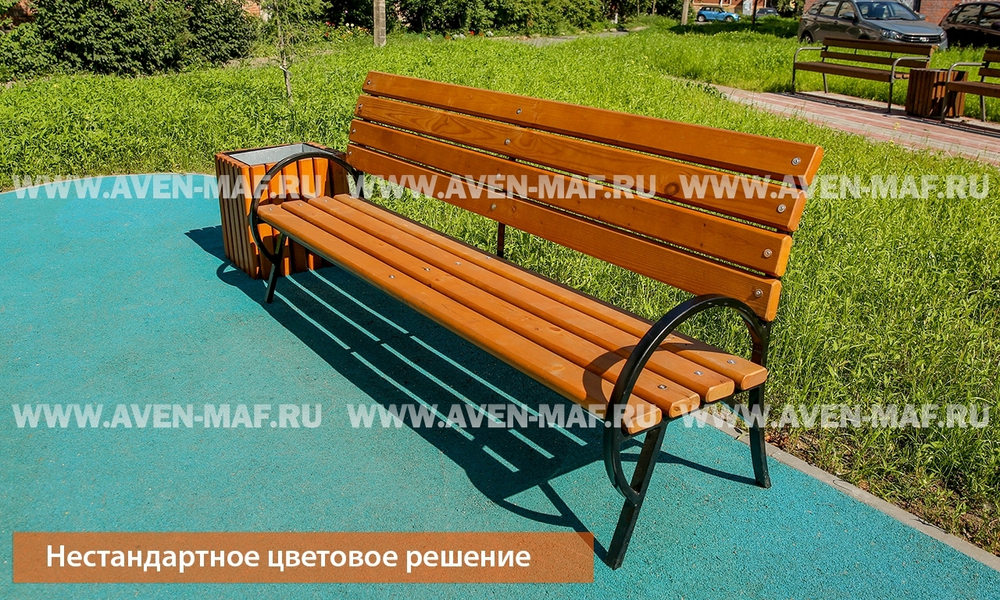 Скамейка на металлическом каркасе