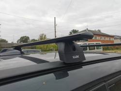 Багажник Lux с чёрными крыловидными дугами 120 см на Volvo XC 60