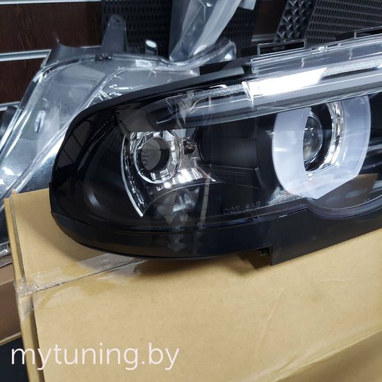 Передние фары 3D Angel Eyes для BMW 7 E38 (94-01) черные