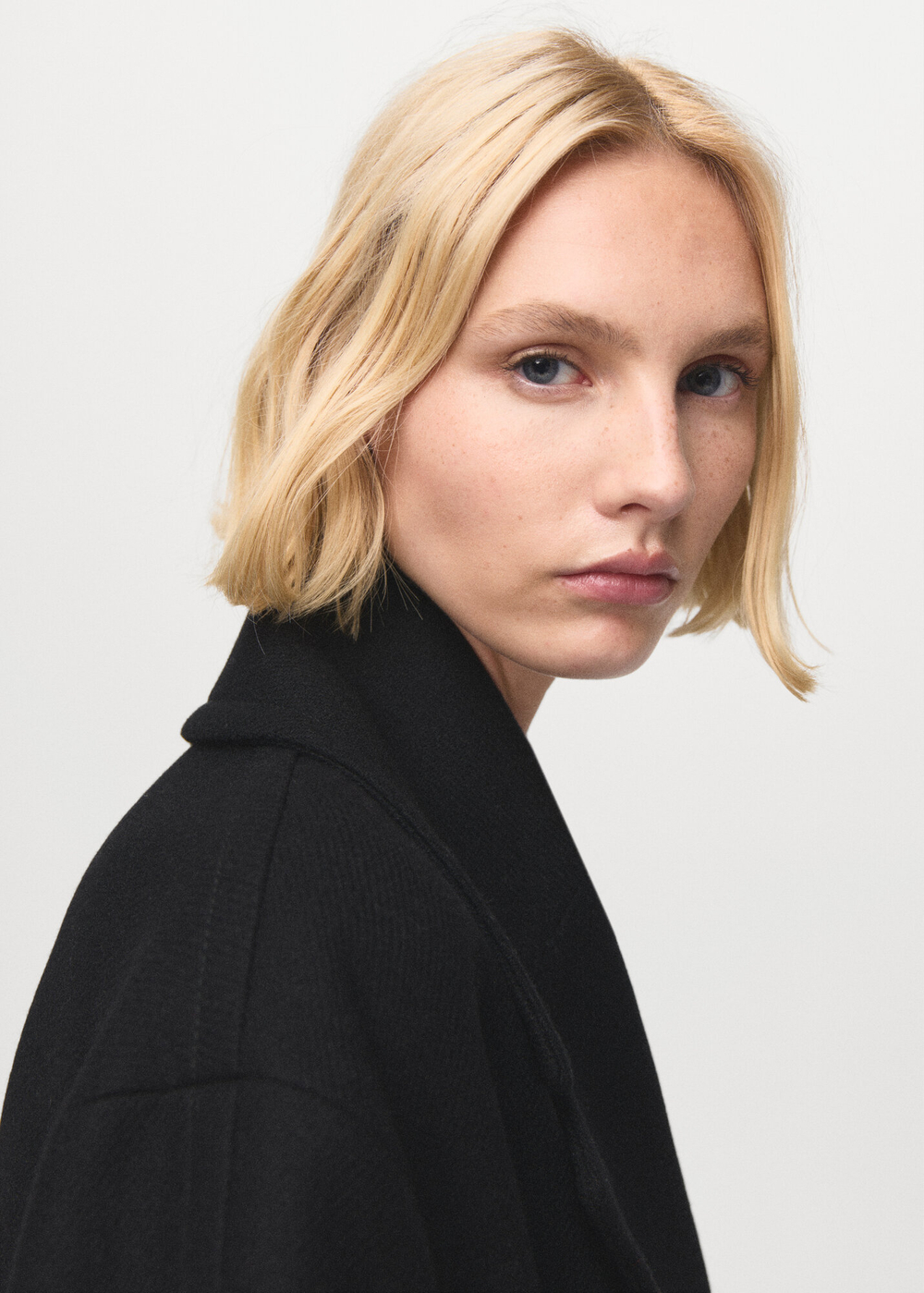 Пальто из шерсти с поясом