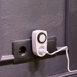 UST-M10 WHITE Таймер механический с розеткой. 220В. 12-24ч. 3500Вт. ТМ Uniel