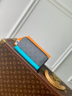 Louis Vuitton Zippy Vertical Wallet