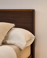 Изголовье Norlen из орехового шпона с темной отделкой и подсветкой 180 x 200