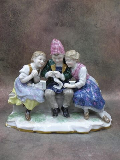 Статуэтка. Фарфор. Досуг детей. Rudolstadt. Германия
