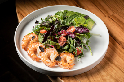 Салат с тигровыми креветками и трюфелем