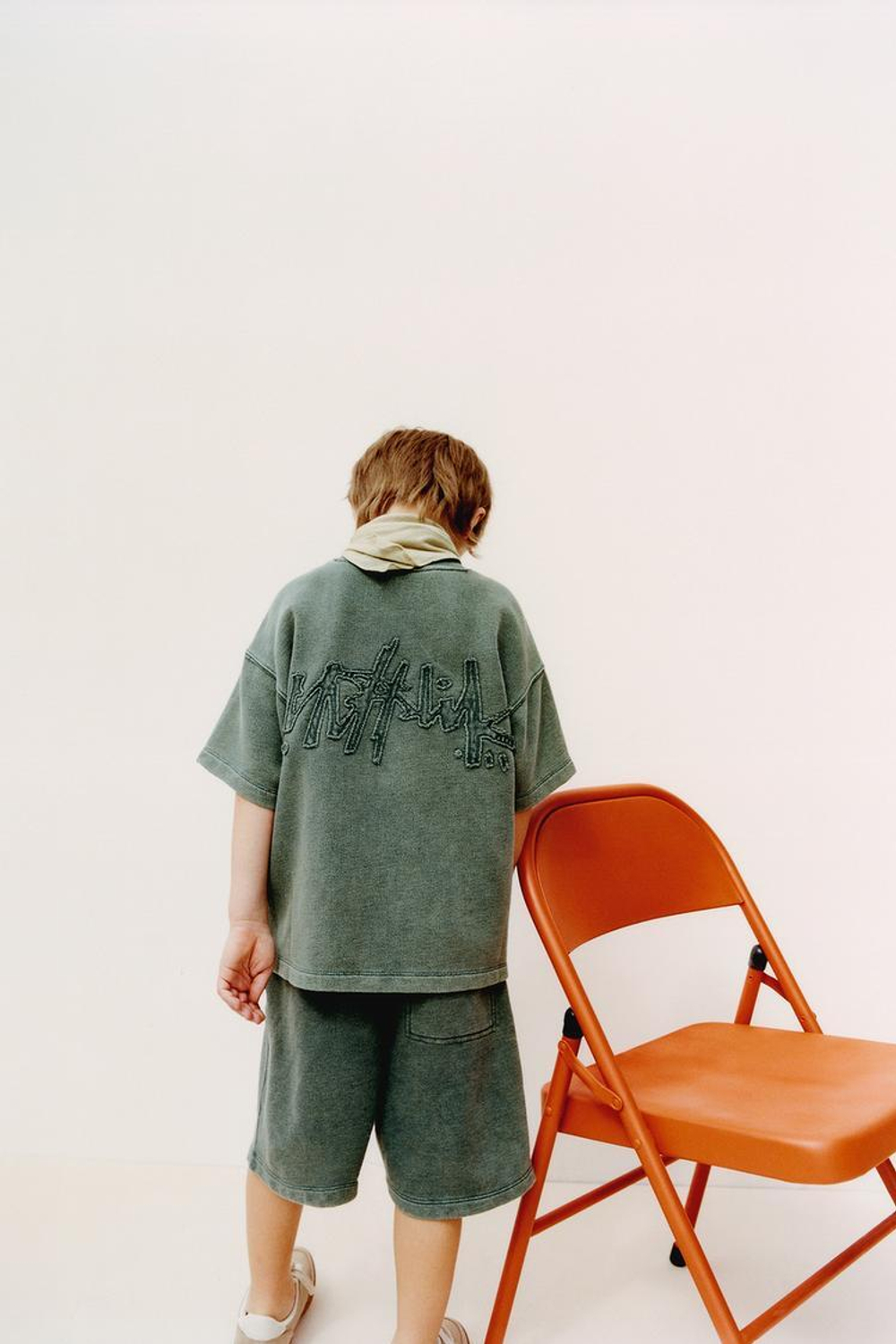 ZARA ШОРТЫ-БЕРМУДЫ С ЭФФЕКТОМ ПОТЕРТОСТИ, ТЕМНЫЙ БУТЫЛОЧНО-ЗЕЛЕНЫЙ