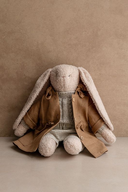 Зайка бежевый в горчичной парке / Republic Friends