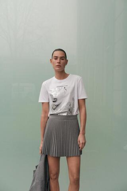 ZARA ФУТБОЛКА С БЛЕСТЯЩИМ ПРИНТОМ, БЕЛЫЙ