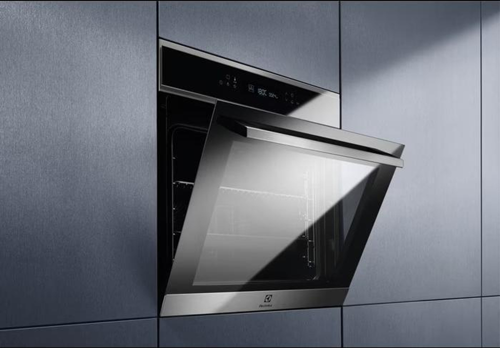 Встраиваемый электрический духовой шкаф Electrolux EOE7P31X